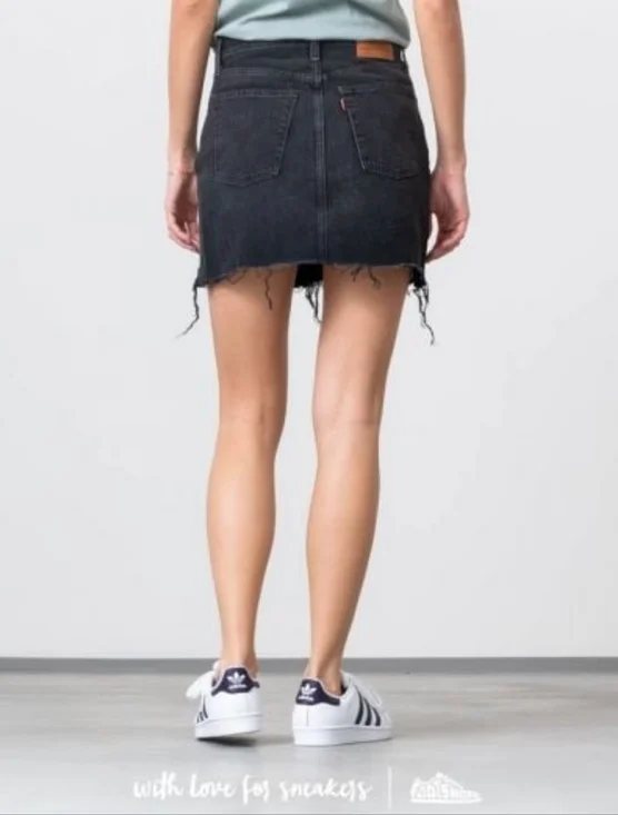 Levi's Washed Black Denim Miniskirt with Frayed Hem - Picture 13 of 16
